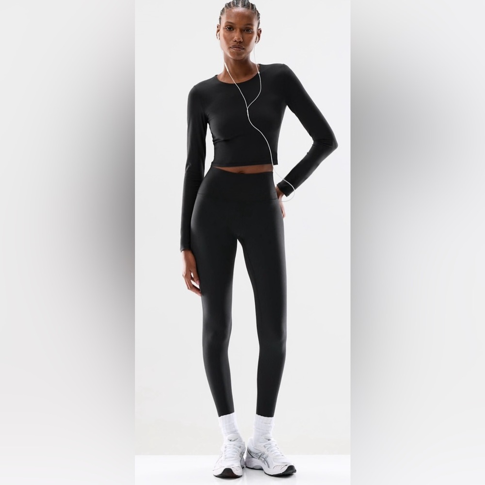 NWT Aritzia Golden Butter Cheeky Hi-Rise leggings, 6, black, 28”